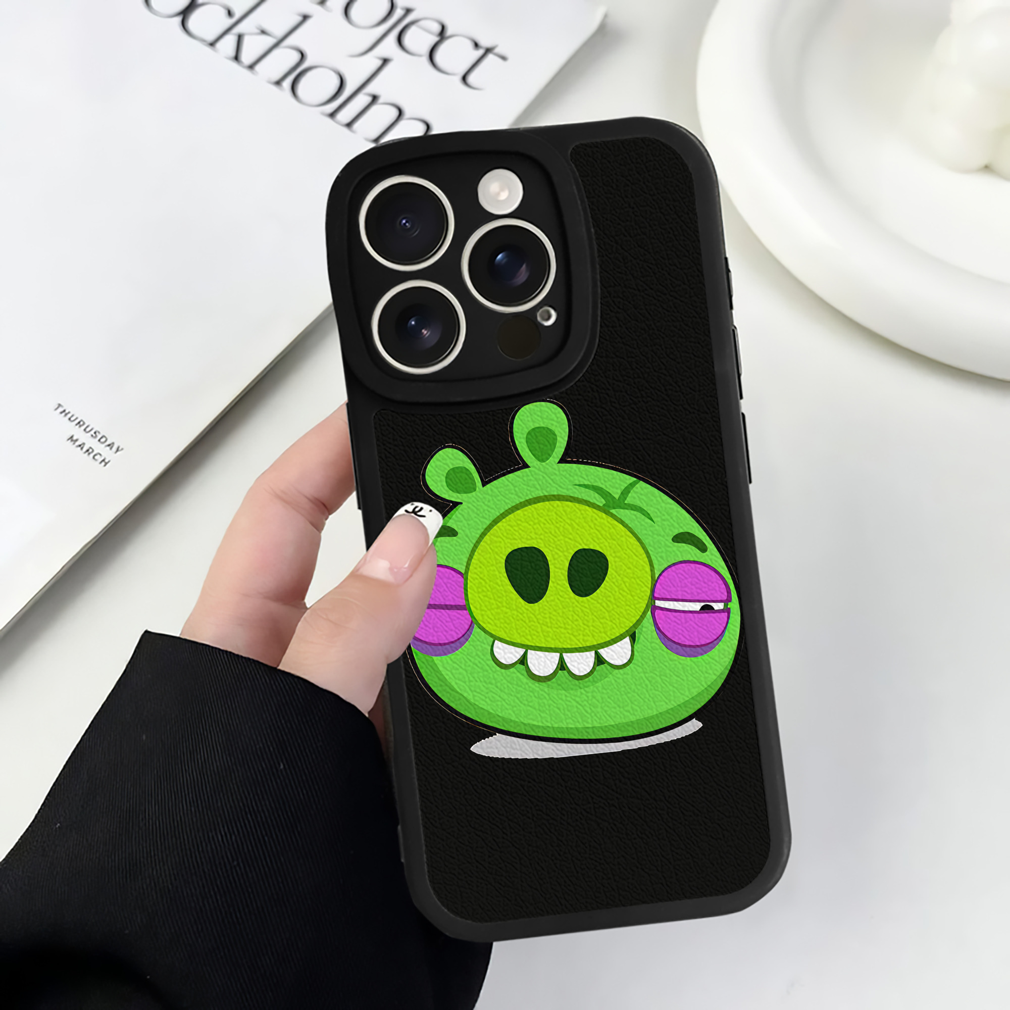（画像用） Angry Birds アングリーバード 【iPhone 16シリーズ対応】シリコンスマホケース（レザー調） 材質：シリコン